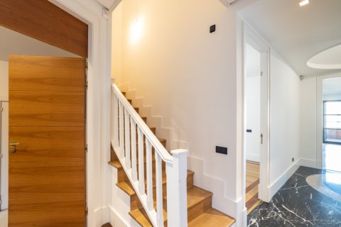Bliźniak Madrid, Hiszpania 4 sypialnie, 333 mkw. nr 108370 – zdjęcie 8