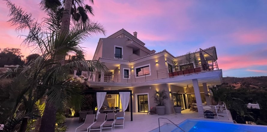 Villa Marbella, Malaga, Spagna 8 camere da letto, 539 mq. N° 106307