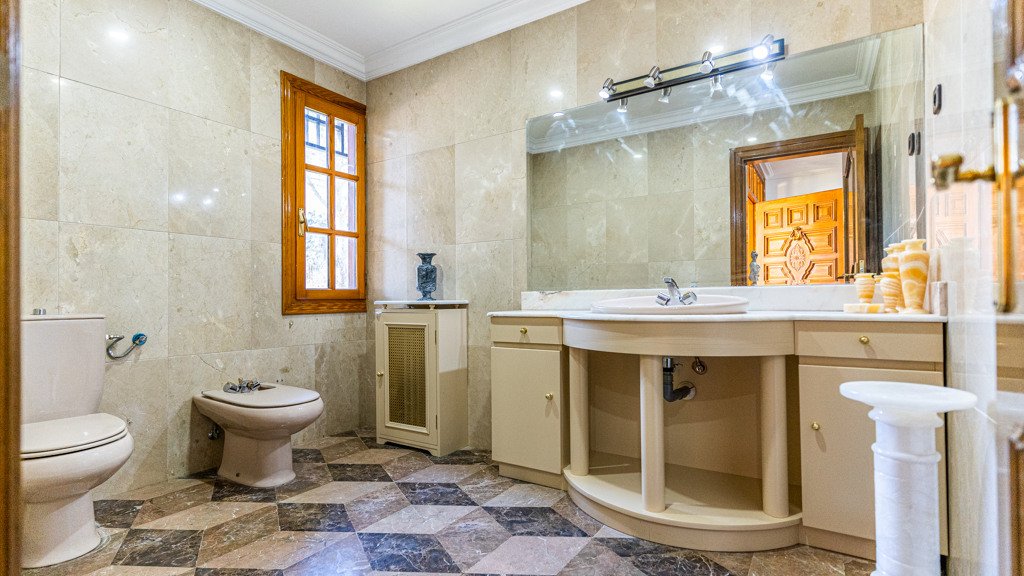 Villa i Villanueva de la Canada, Madrid, Spanien 8 sovrum, 660 kvm. Nr. 107532