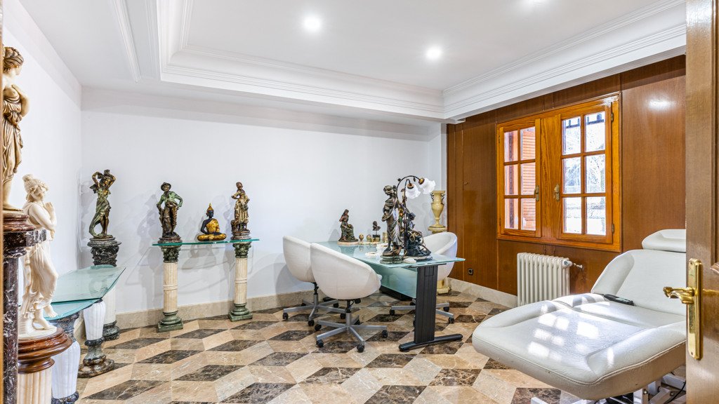 Villa i Villanueva de la Canada, Madrid, Spanien 8 sovrum, 660 kvm. Nr. 107532