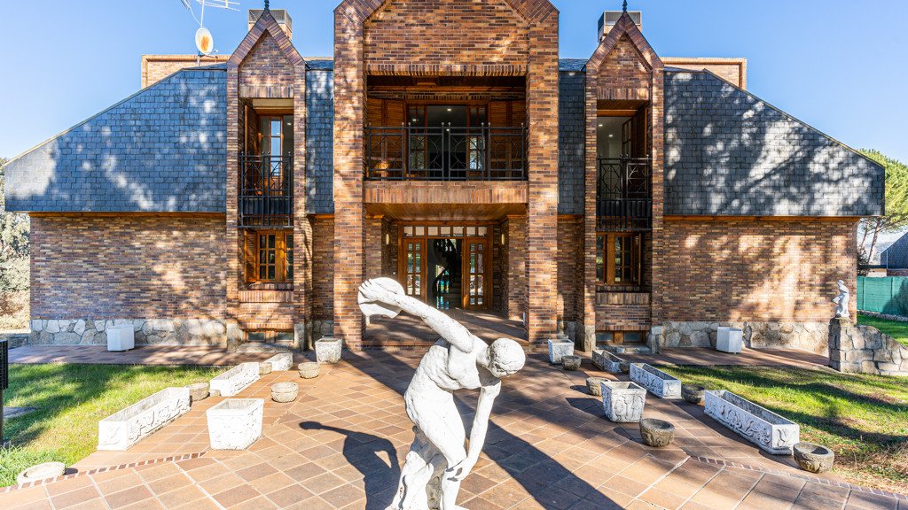Villa i Villanueva de la Canada, Madrid, Spanien 8 sovrum, 660 kvm. Nr. 107532