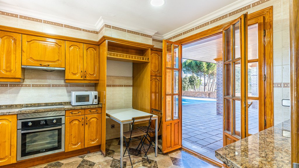 Villa i Villanueva de la Canada, Madrid, Spanien 8 sovrum, 660 kvm. Nr. 107532