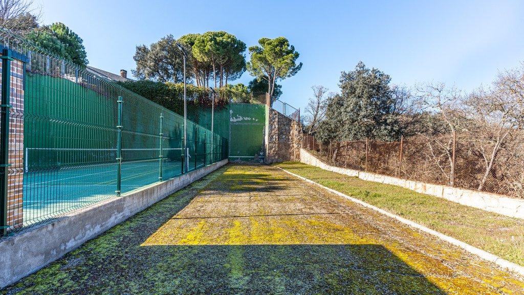 Villa i Villanueva de la Canada, Madrid, Spanien 8 sovrum, 660 kvm. Nr. 107532