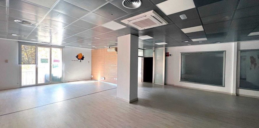 Komerciāls īpašums L'Eixample, Barcelona, Spānijā 322 m2 Nr. 93204