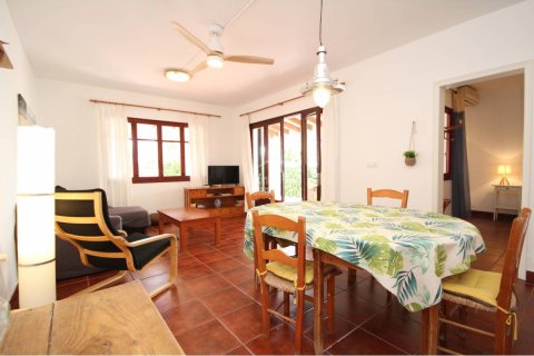Villa for sale Cala'n Bosch, Menorca, Spain 3 bedrooms, 246 sq.m. No. 110980 - photo 4