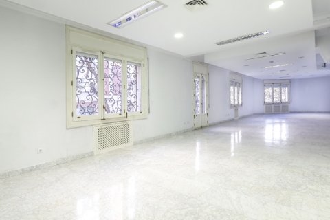 Apartment for sale Madrid, Spain 10 bedrooms, 581 sq.m. No. 107631 - photo 4