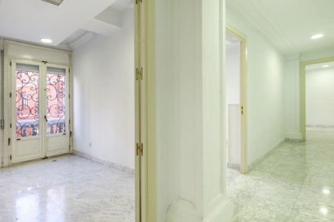 Apartment for sale Madrid, Spain 10 bedrooms, 581 sq.m. No. 107631 - photo 10