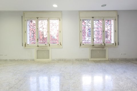 Apartment for sale Madrid, Spain 10 bedrooms, 581 sq.m. No. 107631 - photo 13
