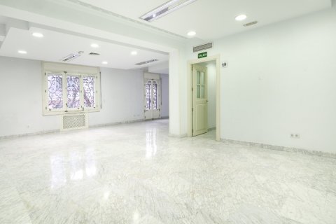 Apartment for sale Madrid, Spain 10 bedrooms, 581 sq.m. No. 107631 - photo 6