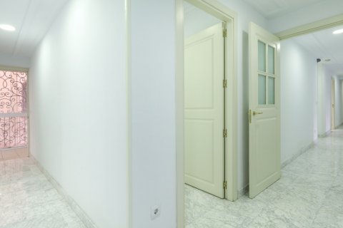Apartment for sale Madrid, Spain 10 bedrooms, 581 sq.m. No. 107631 - photo 19