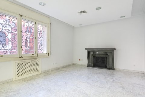 Apartment for sale Madrid, Spain 10 bedrooms, 581 sq.m. No. 107631 - photo 16