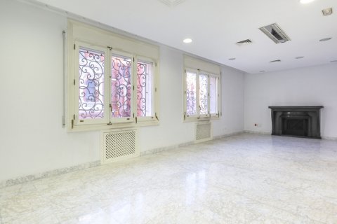 Apartment for sale Madrid, Spain 10 bedrooms, 581 sq.m. No. 107631 - photo 14