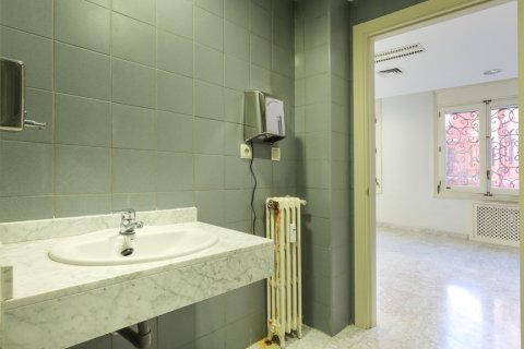 Apartment for sale Madrid, Spain 10 bedrooms, 581 sq.m. No. 107631 - photo 18