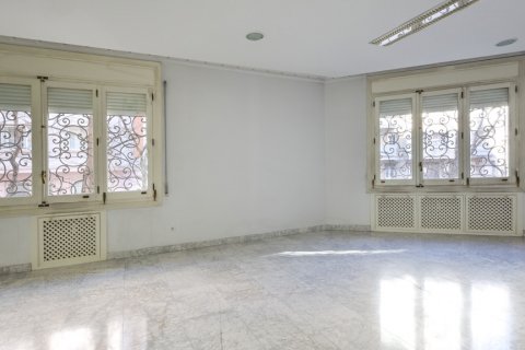 Apartment for sale Madrid, Spain 10 bedrooms, 581 sq.m. No. 107631 - photo 5
