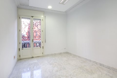 Apartment for sale Madrid, Spain 10 bedrooms, 581 sq.m. No. 107631 - photo 11