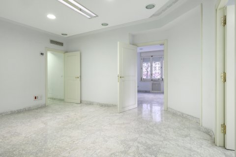 Apartment for sale Madrid, Spain 10 bedrooms, 581 sq.m. No. 107631 - photo 1