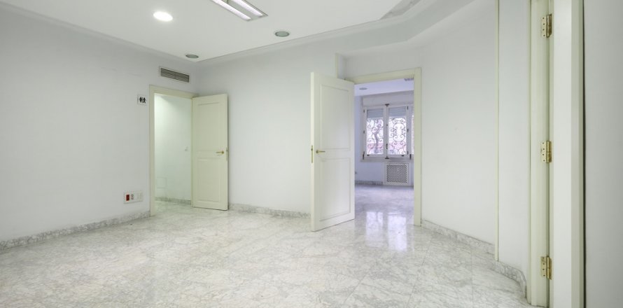 Apartment Madrid, Spain 10 bedrooms, 581 sq.m. No. 107631