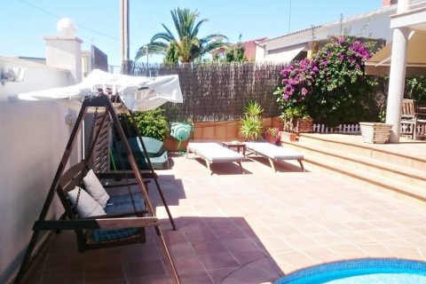 Talo myytävänä Cunit, Tarragona, Espanja, 5 makuuhuonetta, 240 m2 No. 21772 - kuva 1