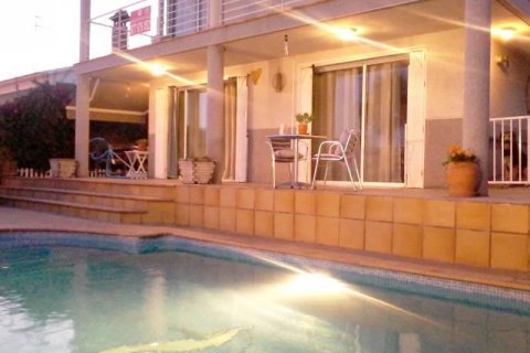 Talo myytävänä Cunit, Tarragona, Espanja, 5 makuuhuonetta, 240 m2 No. 21772 - kuva 3