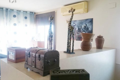 Talo myytävänä Cunit, Tarragona, Espanja, 5 makuuhuonetta, 240 m2 No. 21772 - kuva 28