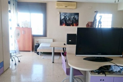 Talo myytävänä Cunit, Tarragona, Espanja, 5 makuuhuonetta, 240 m2 No. 21772 - kuva 30