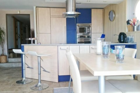 Talo myytävänä Cunit, Tarragona, Espanja, 5 makuuhuonetta, 240 m2 No. 21772 - kuva 14
