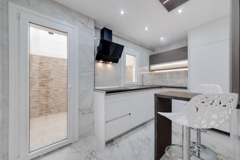 Продажа квартиры в Торревьеха, Аликанте, Испания 3 спальни, 99м2 №117733 - фото 5
