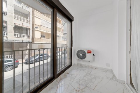 Продажа квартиры в Торревьеха, Аликанте, Испания 3 спальни, 99м2 №117733 - фото 3