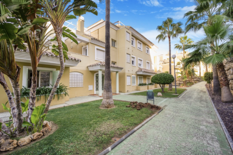 Apartment for sale Nueva Andalucia, Malaga, Spain 1 bedroom, 124 sq.m. No. 109658 - photo 1