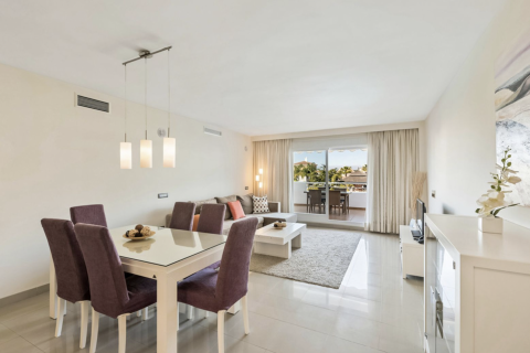 Apartment for sale Estepona, Malaga, Spain 2 bedrooms, 105 sq.m. No. 109682 - photo 2