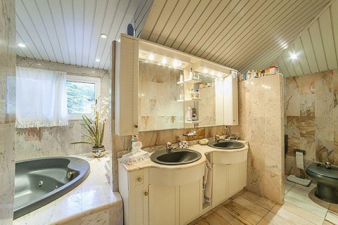 House for sale Sant Vicenc De Montalt, Barcelona, Spain 5 bedrooms, 360 sq.m. No. 22455 - photo 12