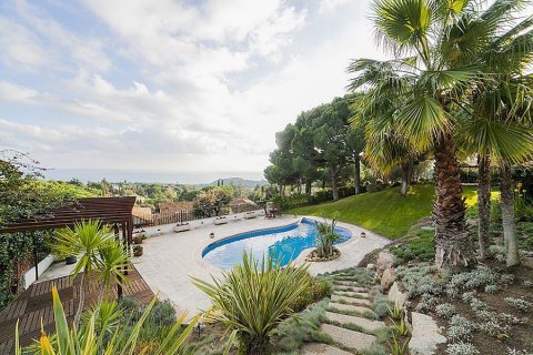 House for sale Sant Vicenc De Montalt, Barcelona, Spain 5 bedrooms, 360 sq.m. No. 22455 - photo 1