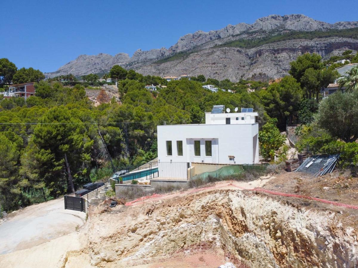 Villa in Altea, Alicante, Spain 4 bedrooms, 425 sq.m. No. 113055