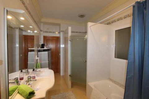 Townhouse for sale Sanet Y Negrals, Alicante, Spain 8 bedrooms,  No. 113095 - photo 13