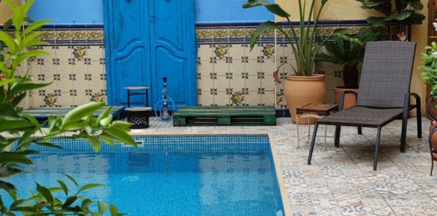 Townhouse Sanet Y Negrals, Alicante, Spain 8 bedrooms, No. 113095