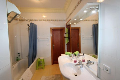 Townhouse for sale Sanet Y Negrals, Alicante, Spain 8 bedrooms,  No. 113095 - photo 14