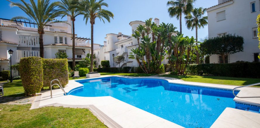 Duplex Nueva Andalucia, Malaga, Spain 2 bedrooms, 114 sq.m. No. 109507