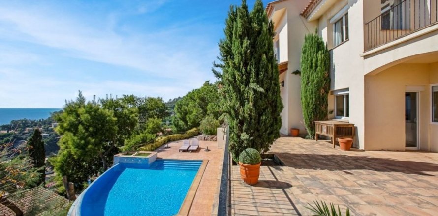 House Blanes, Girona, Spain 5 bedrooms, 293 sq.m. No. 22928