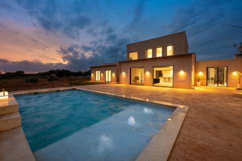Finca myytävänä Campos, Mallorca, Espanja, 4 makuuhuonetta, 340 m2 No. 111895 - kuva 1