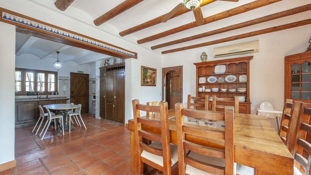 Huvila Sevilla, Seville, Espanja 6 makuuhuonetta, 798 m2 No. 100392