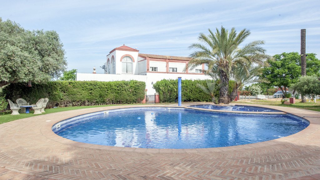 Huvila Sevilla, Seville, Espanja 6 makuuhuonetta, 798 m2 No. 100392