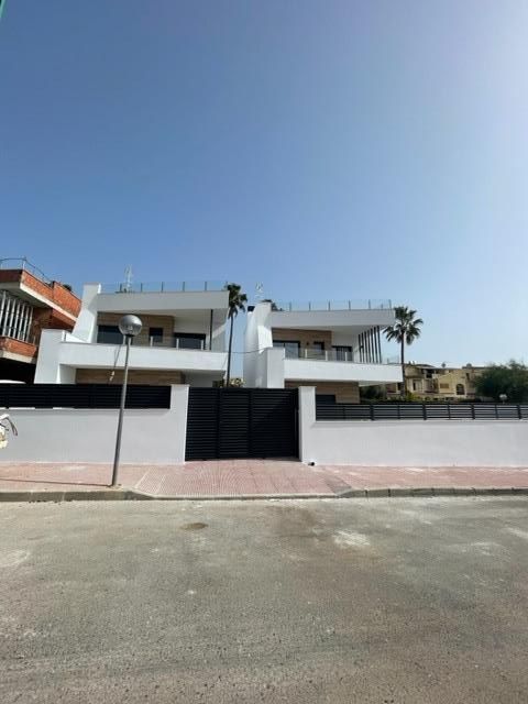 Villa en San Miguel de Salinas, Alicante, España 3 dormitorios, 154 m2 No. 95969