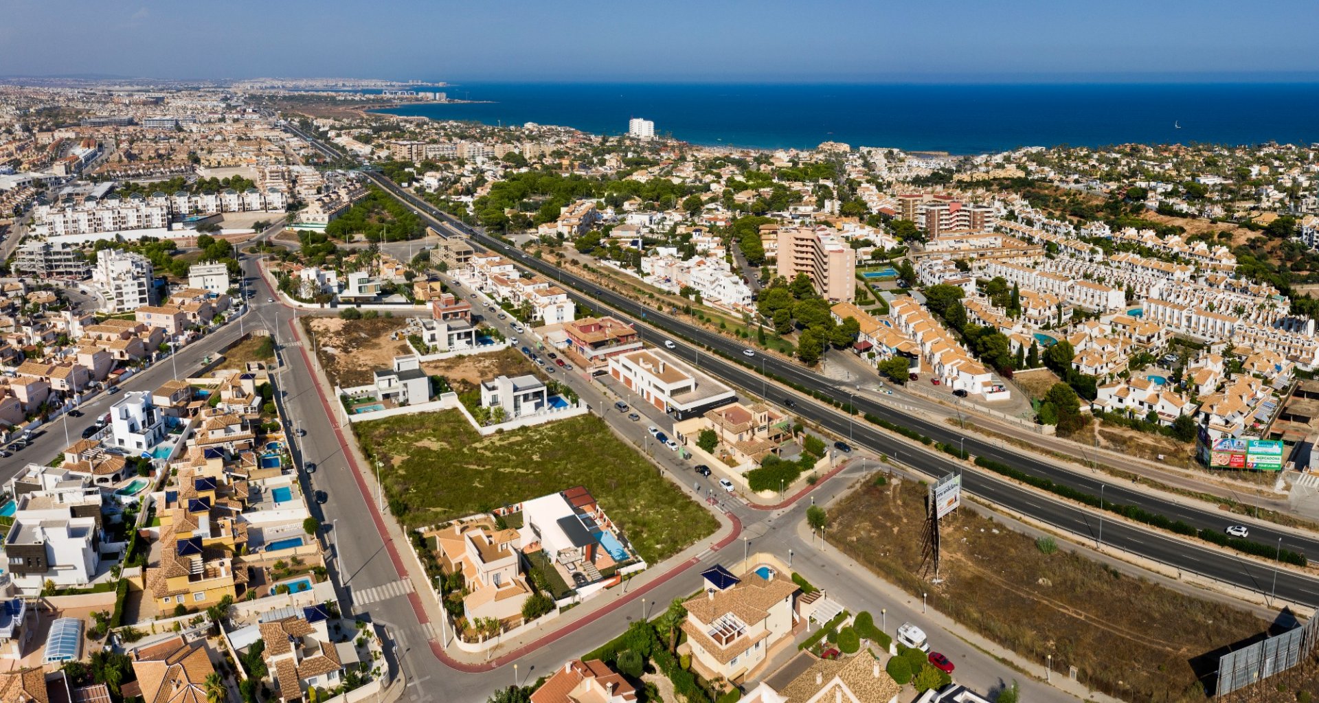 Villa in Alicante, Spain 3 bedrooms, 240 sq.m. No. 95971