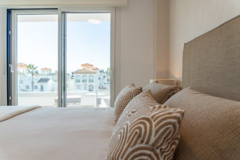 Huoneisto myytävänä Playa Flamenca II, Alicante, Espanja, 4 makuuhuonetta, 146 m2 No. 110005 - kuva 12