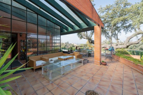 Villa for sale Madrid, Spain 6 bedrooms, 653 sq.m. No. 107813 - photo 2