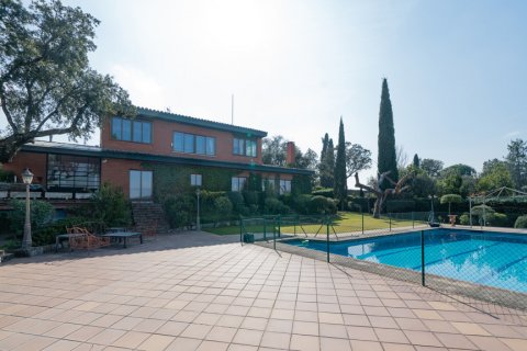Villa for sale Madrid, Spain 6 bedrooms, 653 sq.m. No. 107813 - photo 1