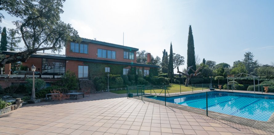 Villa Madrid, Spain 6 bedrooms, 653 sq.m. No. 107813