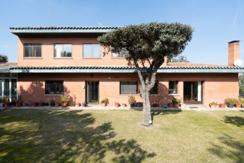 Villa for sale Madrid, Spain 6 bedrooms, 653 sq.m. No. 107813 - photo 12