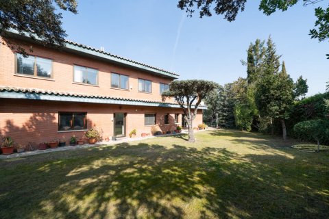 Villa for sale Madrid, Spain 6 bedrooms, 653 sq.m. No. 107813 - photo 13
