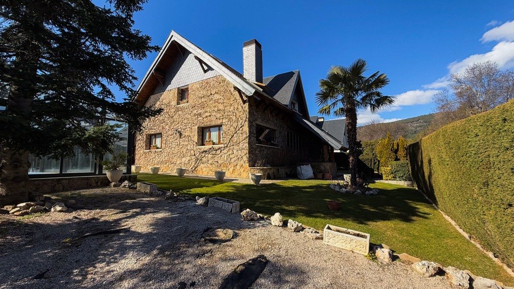Villa a Navacerrada, Madrid, Spagna 4 camere da letto, 250 mq. N° 107810